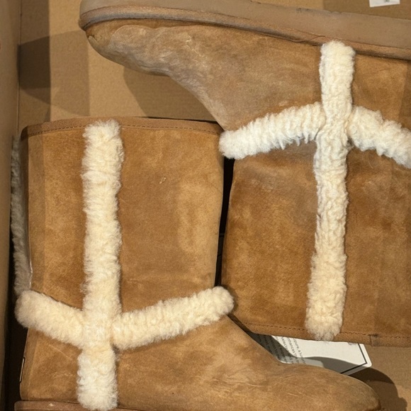 Ugg chestnut color boots size 8. Some wear you can see in pictures. - Picture 6 of 9